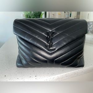 Black on Black YSL Médium Lou Lou.